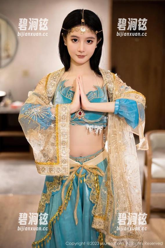 秀人网 - 杜viki的双人套图：一场不经意的邂逅，照片里的故事有点让人浮想联翩！