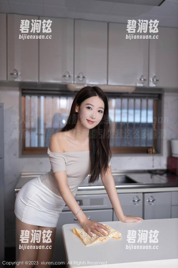 秀人网 - 套图限量？没想到杨晨晨sugar的吊裙和黑丝丝袜竟能引发我这么多脑洞！