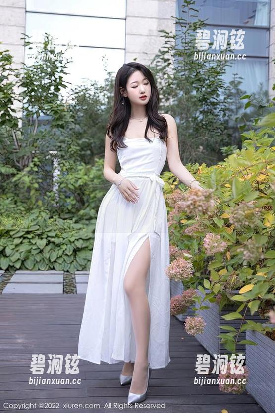 秀人网-林子遥 秀人网 - 无圣光下的夏天,林子遥把这个季节的每个瞬间都拍得透心凉