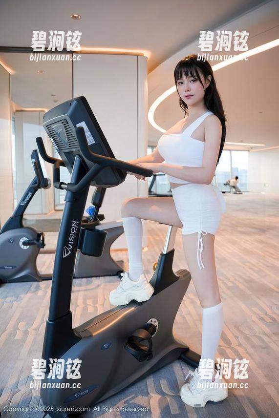 秀人网 - 程程程：校服也能穿出多重意义的私拍图集，随心所欲的青春气息。