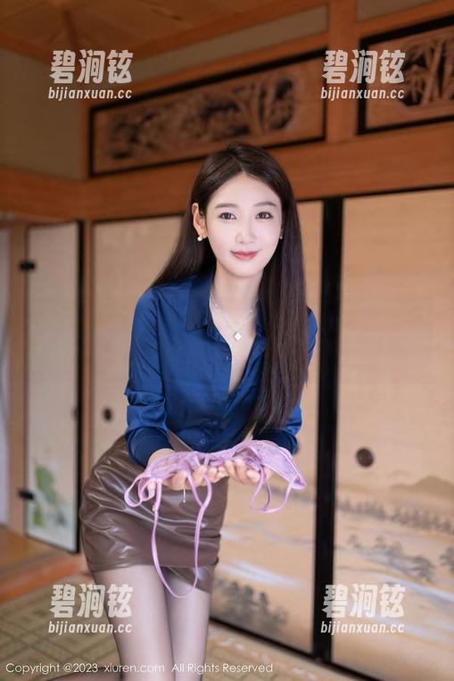 秀人网 - 邹晶晶女王清纯写真：这不是在拍照，这是在偷偷撒糖吧？