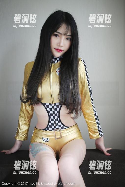美媛馆 - 海边，阳光，还有伊小七MoMo的高清写真——这绝对是我的快乐源泉！
