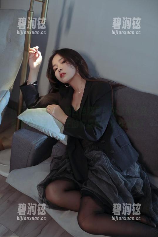 认真看苏嫣qvq的白色猫耳头饰套图：这是要当喵星人女王的节奏吗？分享给你！