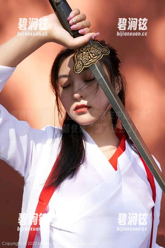 蜜桃社 - 精选原图：冰露泳衣中的“水”分，我的眼睛快要“游”过去了！