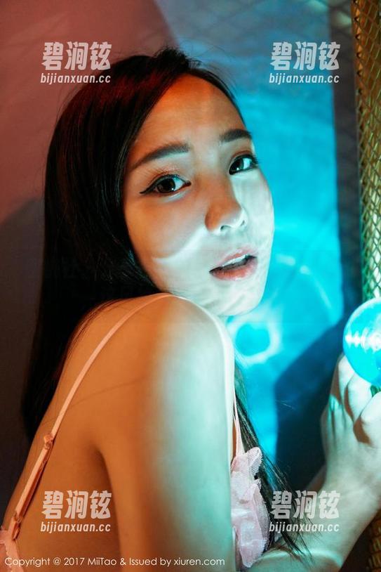 蜜桃社 - 分享杏子的居家写真：我只想说，这风格，我可不敢尝试！