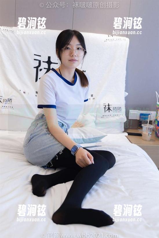 袜啵啵 - 高跟鞋资源大揭秘：小安教你如何在不摔倒的情况下展现女神范！