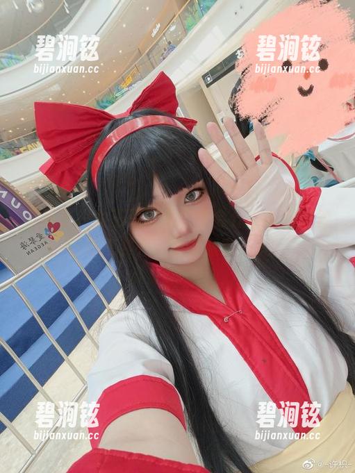 下载许枳女王写真集，体会什么叫做优雅与霸气并存，真是眼前一亮！