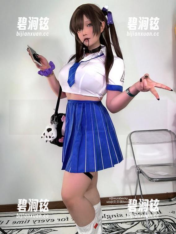 备好墨镜，贝贝琪Becky热裤地带美图更新，闪耀到你都不敢看！