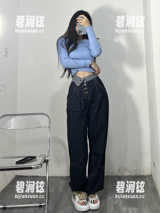 微密圈 - 陈佩奇的长腿，真是让人忍不住想多看几眼的美图啊。
