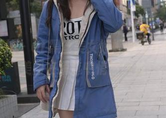 魔镜街拍 – OL黑丝美女婷婷的工作日常，美图在精选中悄然绽放