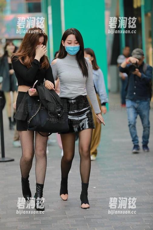 魔镜街拍 - 图库里的艾小青：超短裙肉丝，谁说不能是艺术？